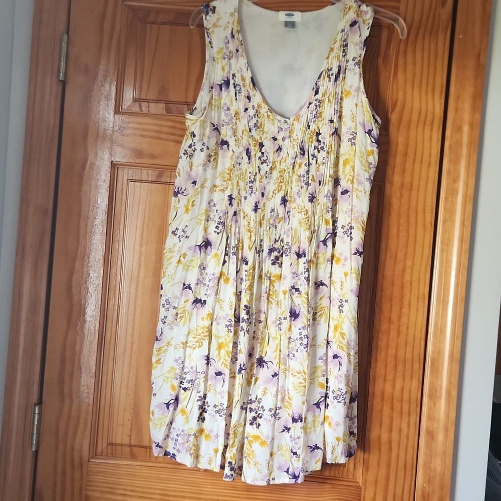 OLD NAVY YELLOW PURPLE FLORAL SLEEVELESS PLEATED DRESS size medium